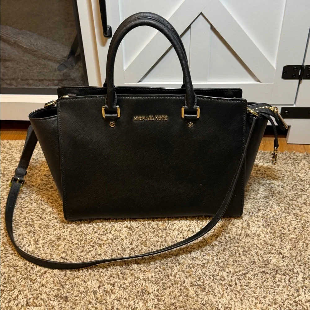 MICHAEL‎ MICHAEL KORS Women's Selma Medium Top Zip Satchel - Black